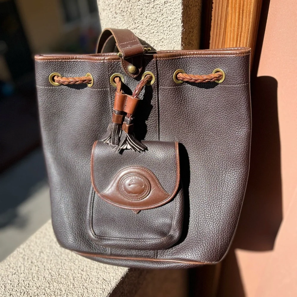 Vintage Dooney & Bourke Black Leather Drawstring Bucket Backpack Convertible Bag Genuine Vintage DOONEY & BOURKE Black Tan Leather Drawstring  main image 3